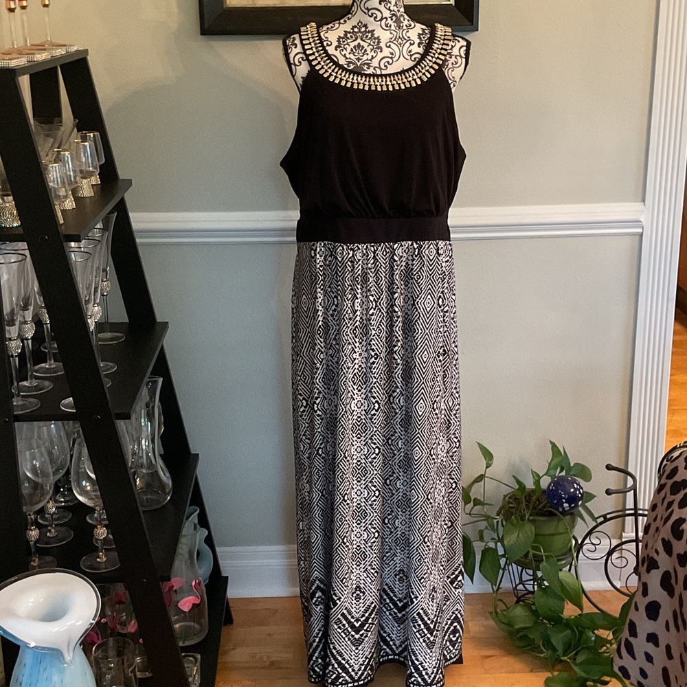NY Collection Black and White Patterned Maxi Dress